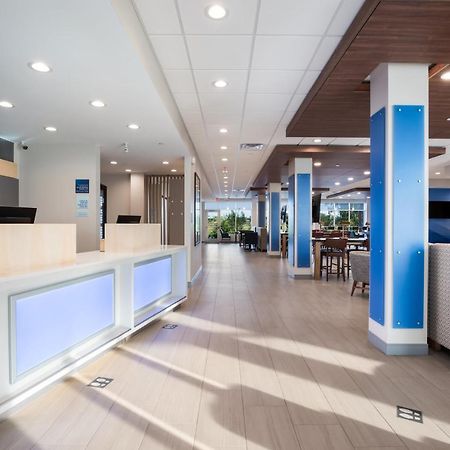 Holiday Inn Express & Suites Chicago - Hoffman Estates By Ihg Экстерьер фото