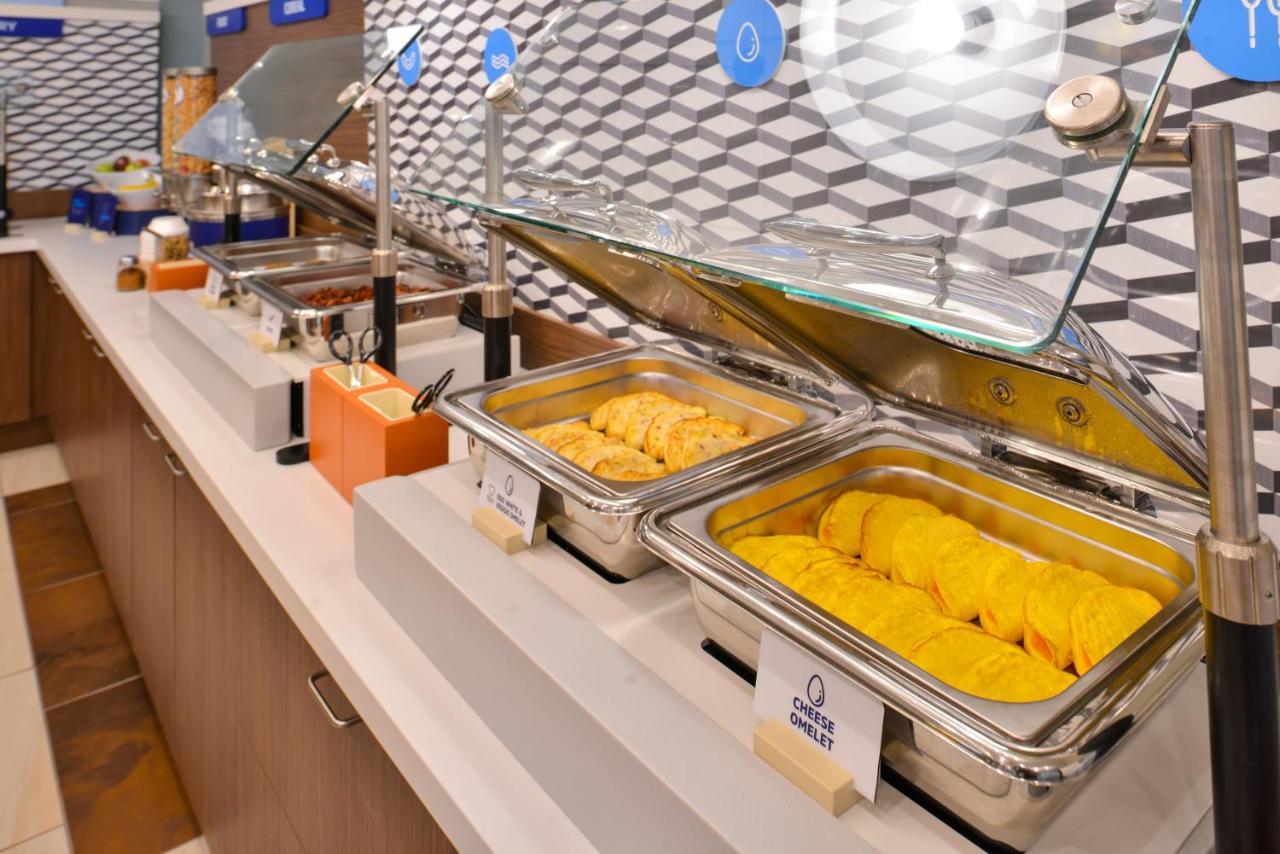 Holiday Inn Express & Suites Chicago - Hoffman Estates By Ihg Экстерьер фото