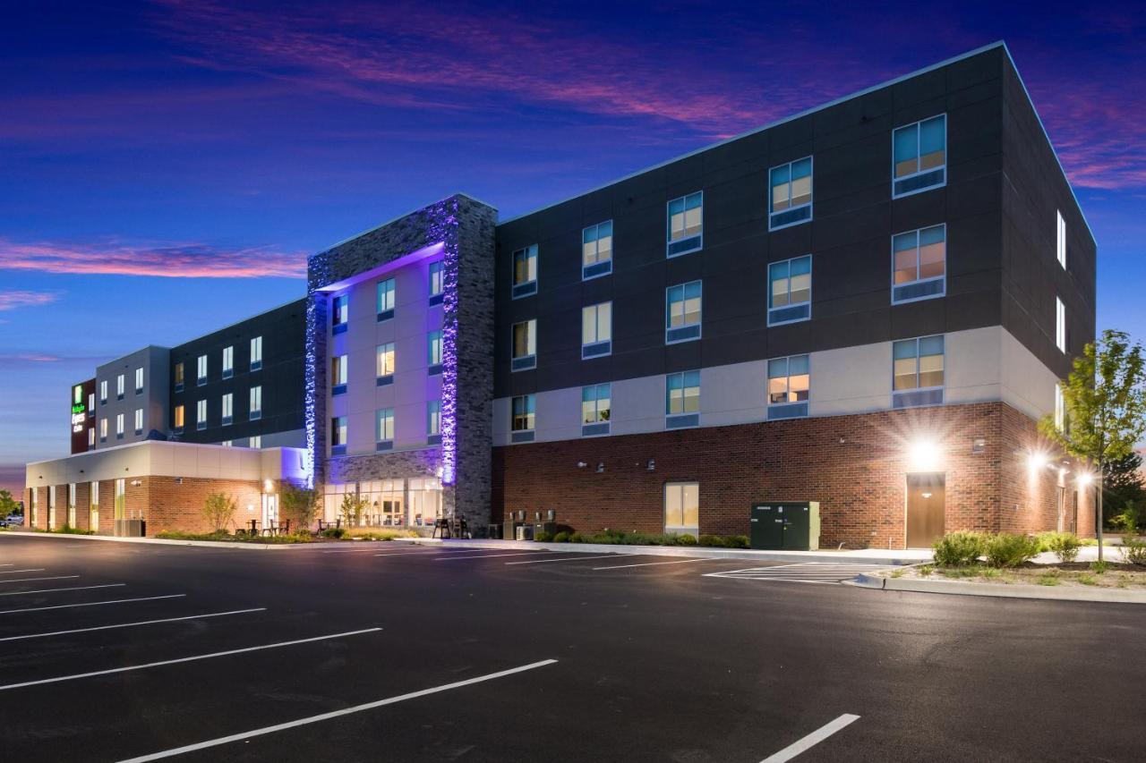Holiday Inn Express & Suites Chicago - Hoffman Estates By Ihg Экстерьер фото