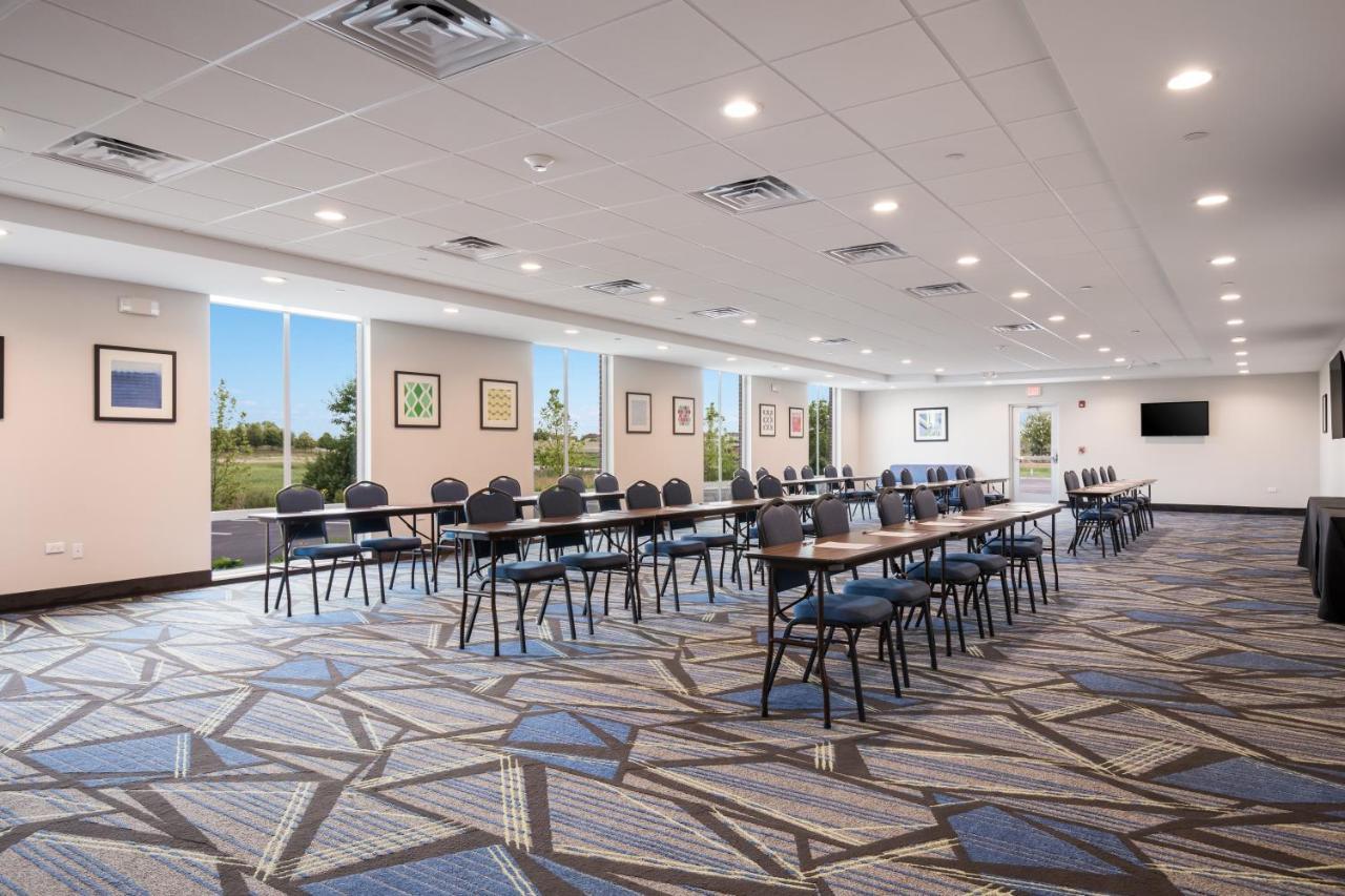 Holiday Inn Express & Suites Chicago - Hoffman Estates By Ihg Экстерьер фото