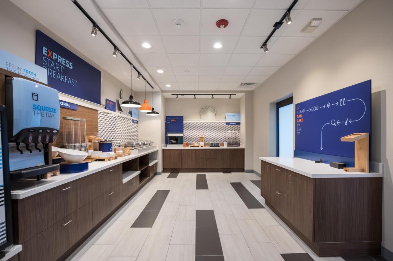 Holiday Inn Express & Suites Chicago - Hoffman Estates By Ihg Экстерьер фото