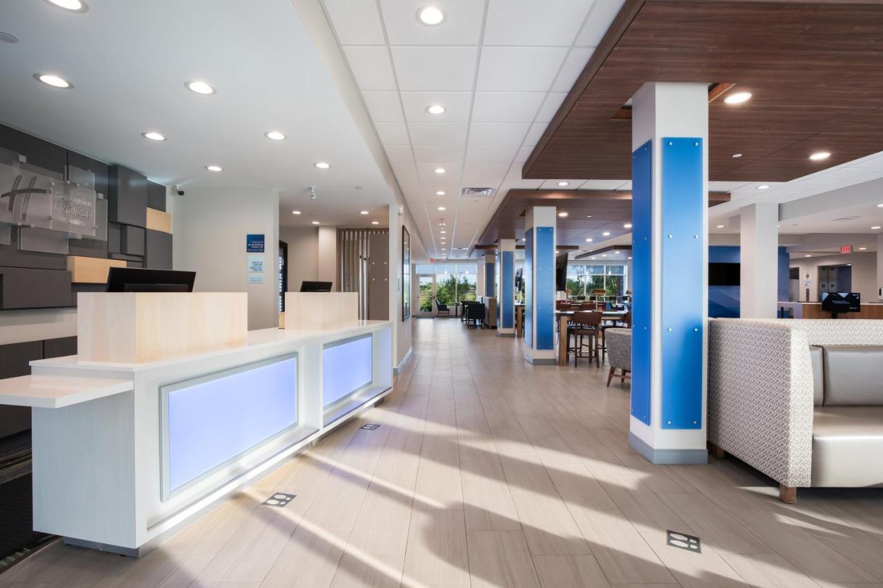 Holiday Inn Express & Suites Chicago - Hoffman Estates By Ihg Экстерьер фото