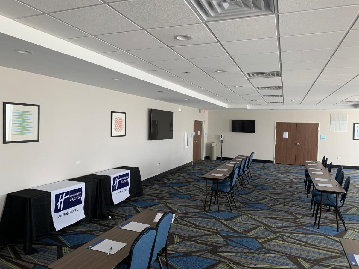 Holiday Inn Express & Suites Chicago - Hoffman Estates By Ihg Экстерьер фото